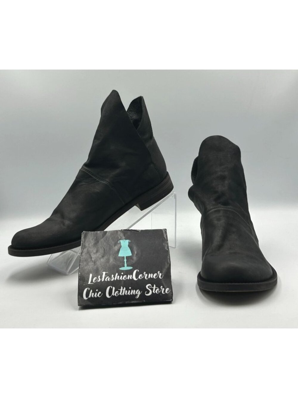 LD Tuttle Women's Black Leather Fold-Over Distressed Ankle Boots Size 8.5 3321